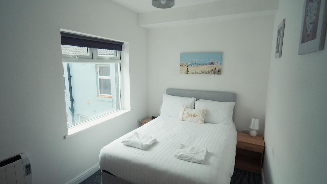 Banks Street Apartments Blackpool Room photo